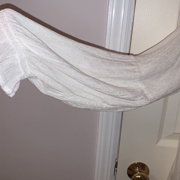 Flowy White Blouse - Picture 4 of 4